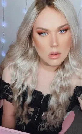 OnlyFans cuenta pearlpeach header 2