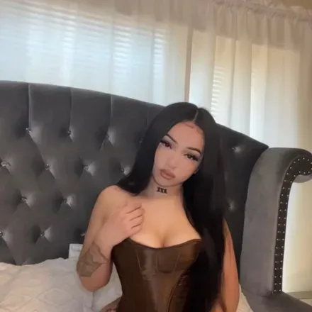 OnlyFans cuenta karaivette header 2