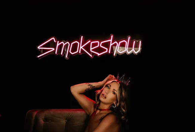 OnlyFans cuenta holliehills header 2