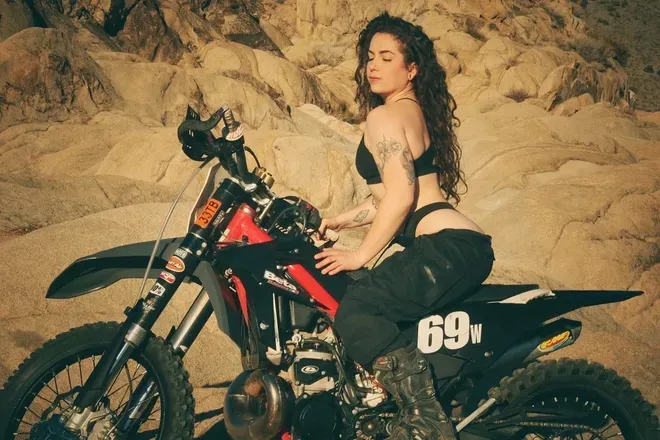 OnlyFans cuenta throttle.hottie header 2