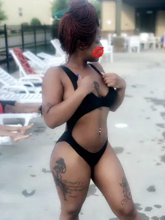OnlyFans cuenta guesswhojuutee header 2