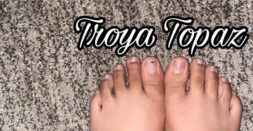 OnlyFans account  troya_topaz header 2