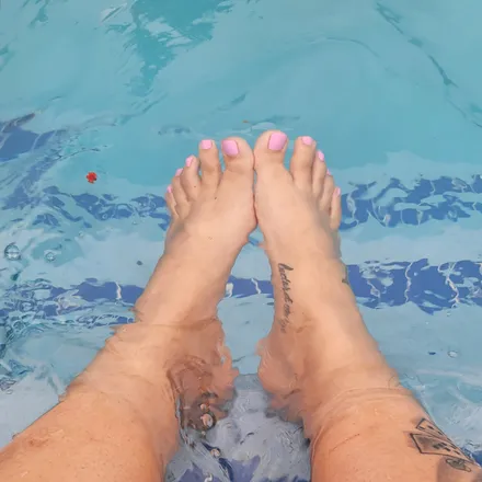 OnlyFans account  f0xyf33tfotos header 2