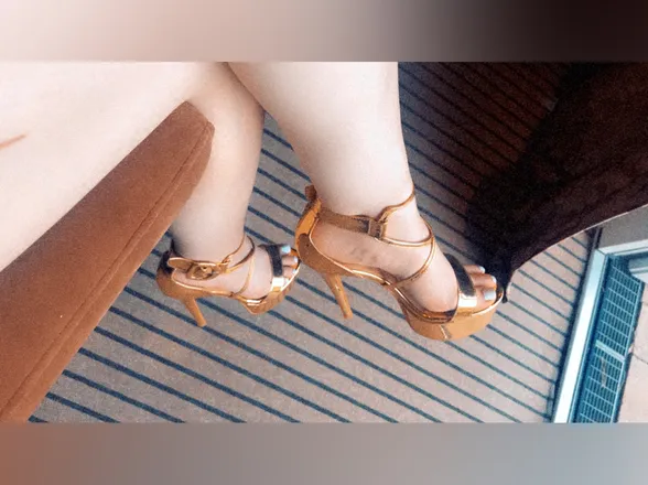 OnlyFans account  alaskathabratzfeet header 2