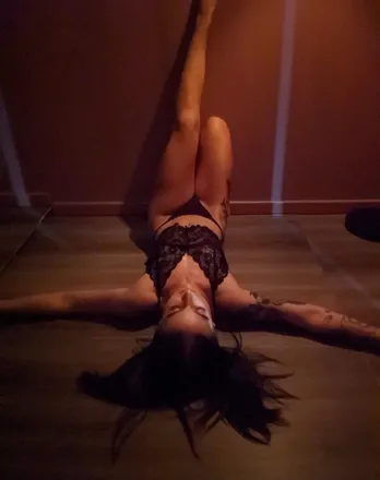 OnlyFans cuenta bella.wood202 header 2