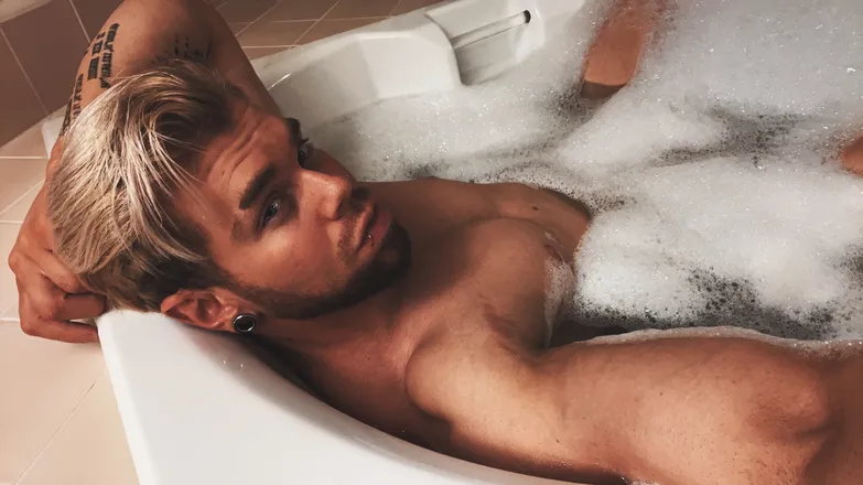 OnlyFans account  bininchke header 2