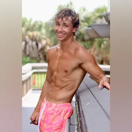 OnlyFans cuenta curly_goldenretriever avatar 1