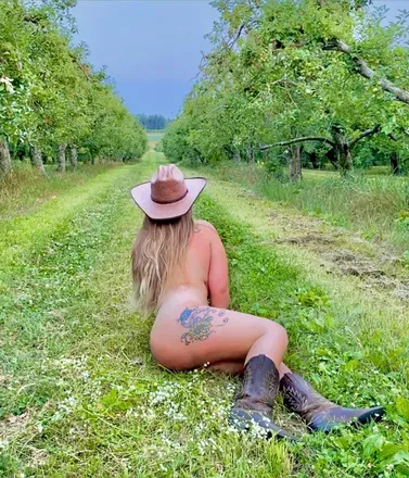 OnlyFans cuenta curvy.farmer header 2
