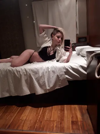 OnlyFans cuenta monique88602263 header 2