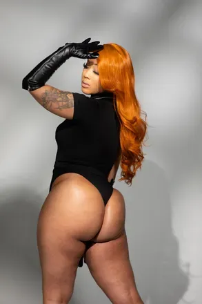 OnlyFans cuenta theerealcamiii header 2