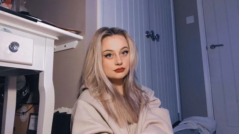 OnlyFans cuenta rosiemariehunt header 2