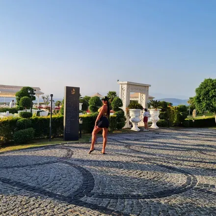 OnlyFans cuenta adeline_muscle_queen header 2