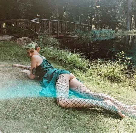 OnlyFans cuenta graveyard_nymph header 2