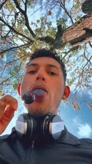 OnlyFans account  moncaoo header 2