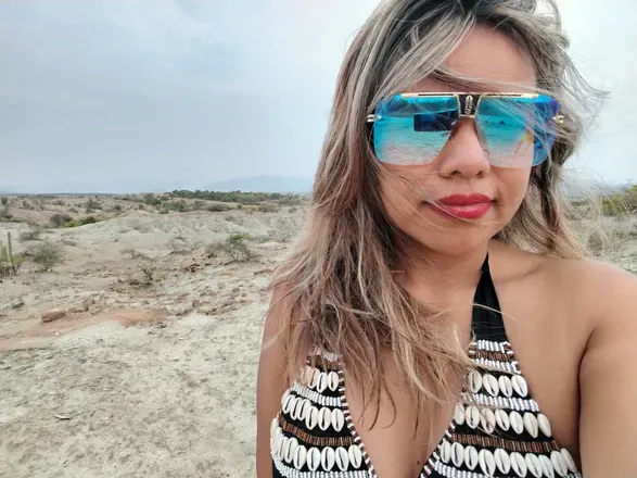 OnlyFans account  reinacarolina avatar 1