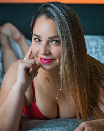 OnlyFans account  karenpaolaa header 2
