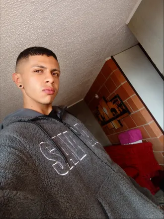 OnlyFans cuenta leocam04 header 2