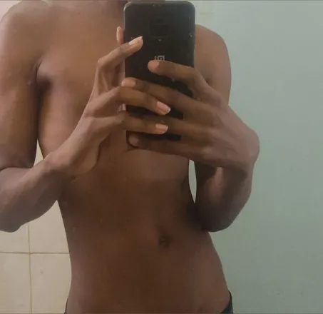 OnlyFans cuenta youngnai header 2