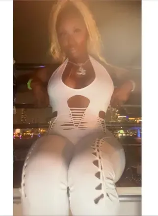 OnlyFans cuenta laciichampagne header 2