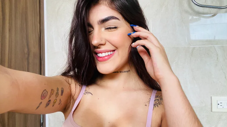 OnlyFans cuenta tasshie header 2