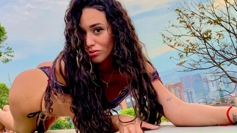 OnlyFans cuenta lunav333 header 2
