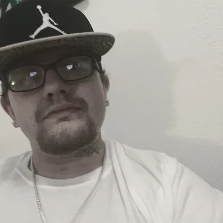 OnlyFans cuenta oilfield_trash header 2