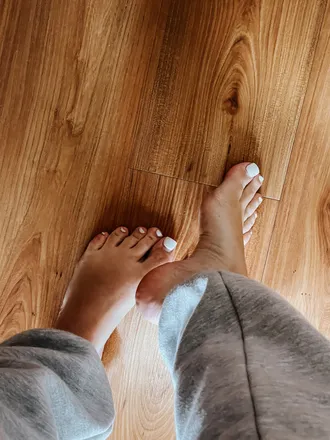 OnlyFans cuenta bellabarefootfbunny header 2