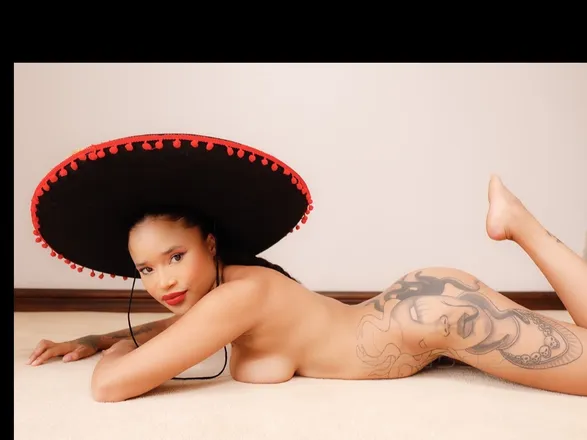 OnlyFans cuenta zoey_khumalo header 2