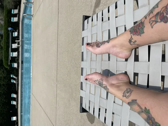 OnlyFans cuenta short-toes header 2