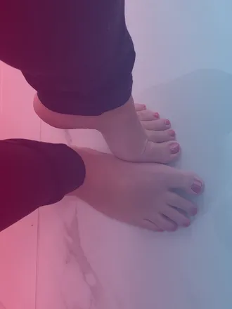 OnlyFans cuenta morefeetlove header 2