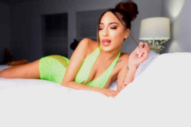 OnlyFans account  rica_colombiana header 2