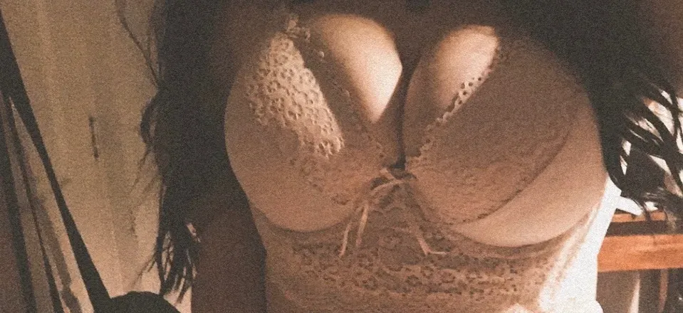 OnlyFans cuenta krisgateau1 header 2