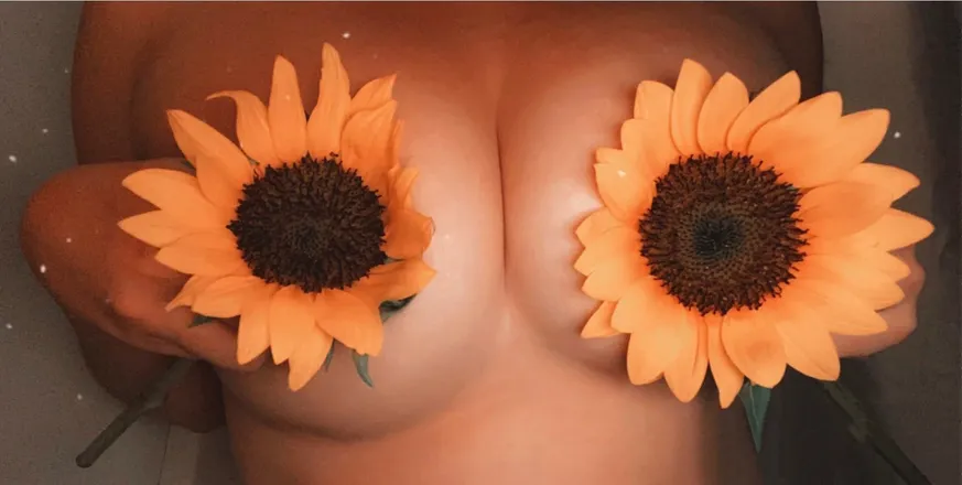 OnlyFans account  mandieeebabyyy header 2