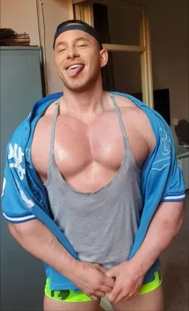 OnlyFans cuenta roberto_xipolitakis header 2