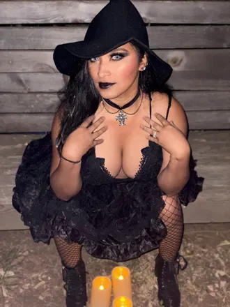OnlyFans account  littlemrskote header 2