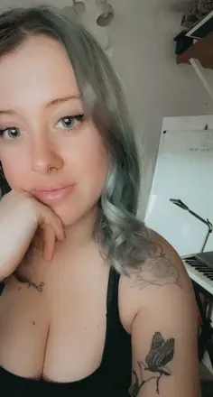 OnlyFans account  eyesemerald avatar 1