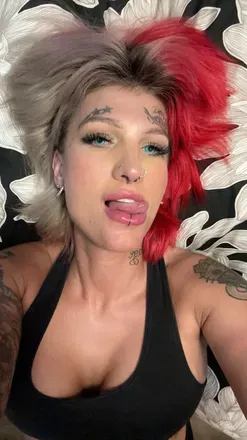 OnlyFans account  alexxamakeitrayne avatar 1