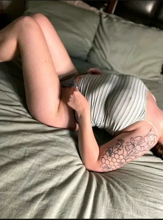 OnlyFans account  unlikelyharlot header 2