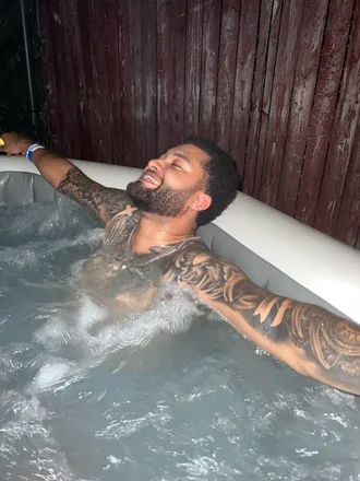 OnlyFans cuenta cbr33zy_318 header 2