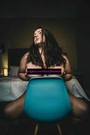 OnlyFans cuenta thickythickmom header 2