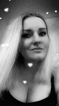OnlyFans cuenta sweetlucyforever header 2