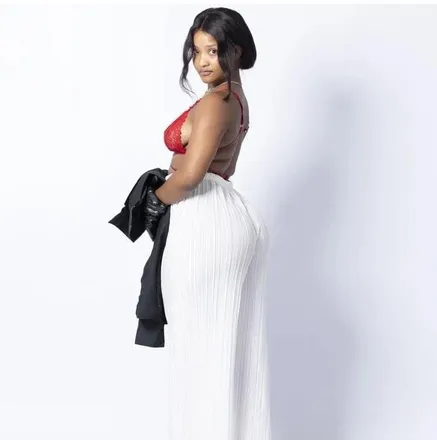 OnlyFans cuenta boobslip header 2