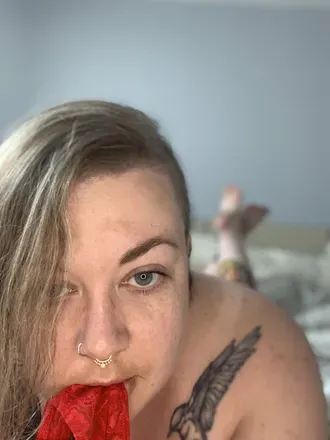 OnlyFans cuenta singleservinggirlfriend avatar 1