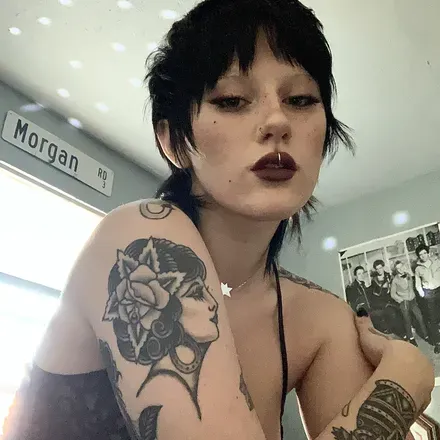 OnlyFans cuenta crimsonandclover_ avatar 1