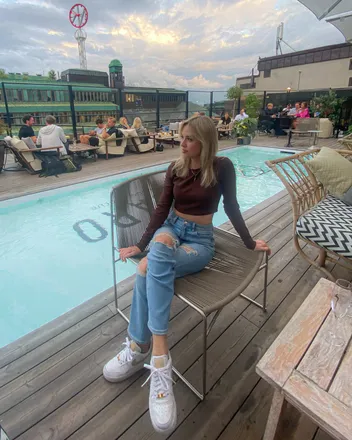 OnlyFans cuenta jessiswerve header 2