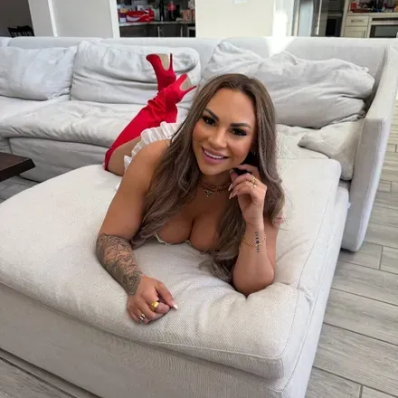 OnlyFans cuenta essie_gotback header 2