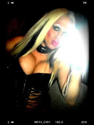 OnlyFans account  barbieswallows header 2