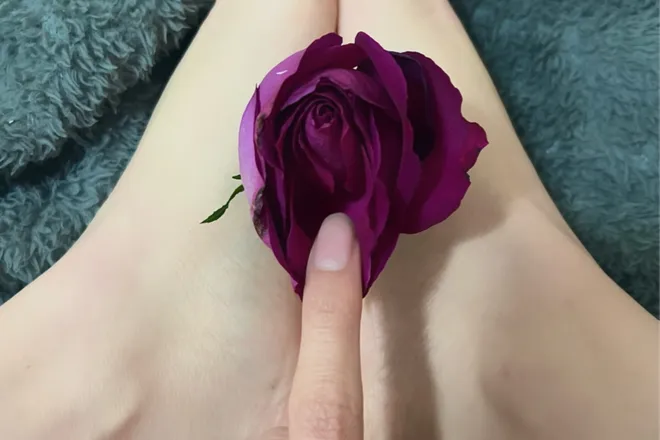OnlyFans account  gingernaray header 2