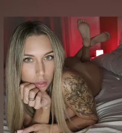 OnlyFans account  saramartini_pinky header 2
