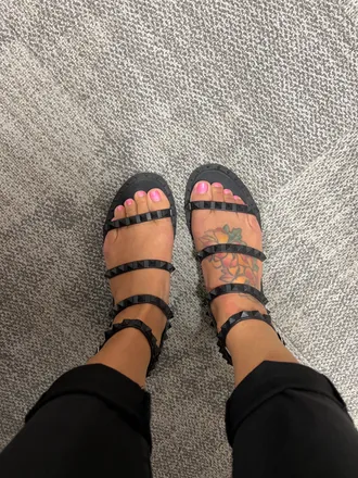OnlyFans cuenta flithyhotfeet header 2